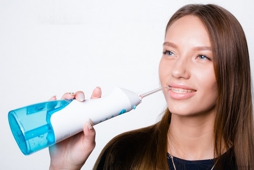 Clean Your Teeth in Braces With the Help of a Water Flosser!